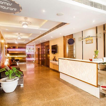 Hotel Poonam Plaza Агра Екстериор снимка