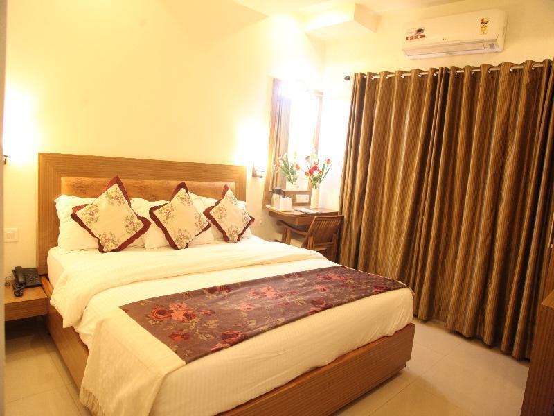Hotel Poonam Plaza Агра Екстериор снимка