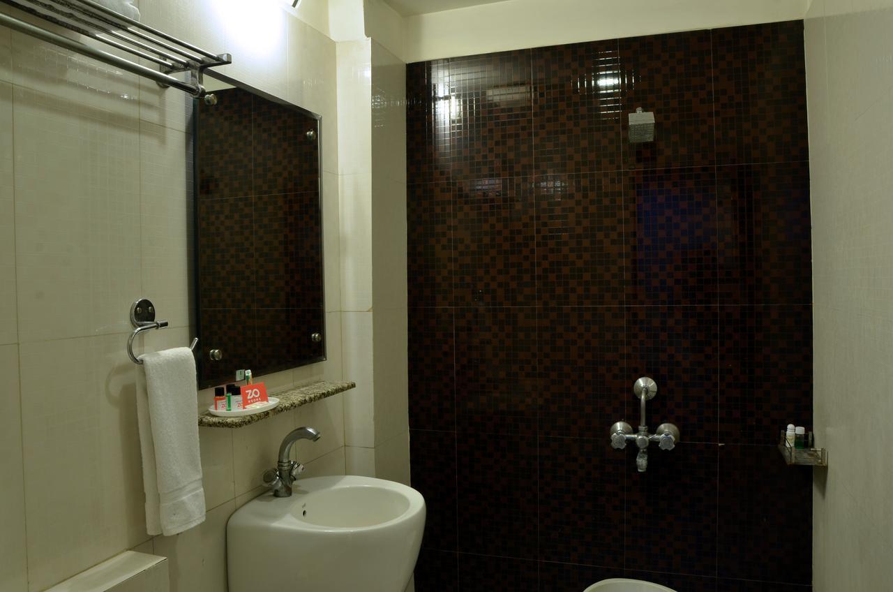 Hotel Poonam Plaza Агра Екстериор снимка