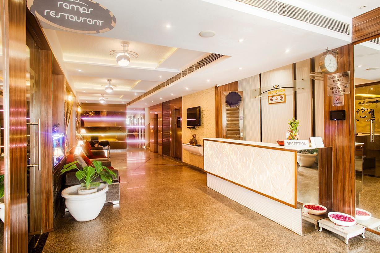 Hotel Poonam Plaza Агра Екстериор снимка
