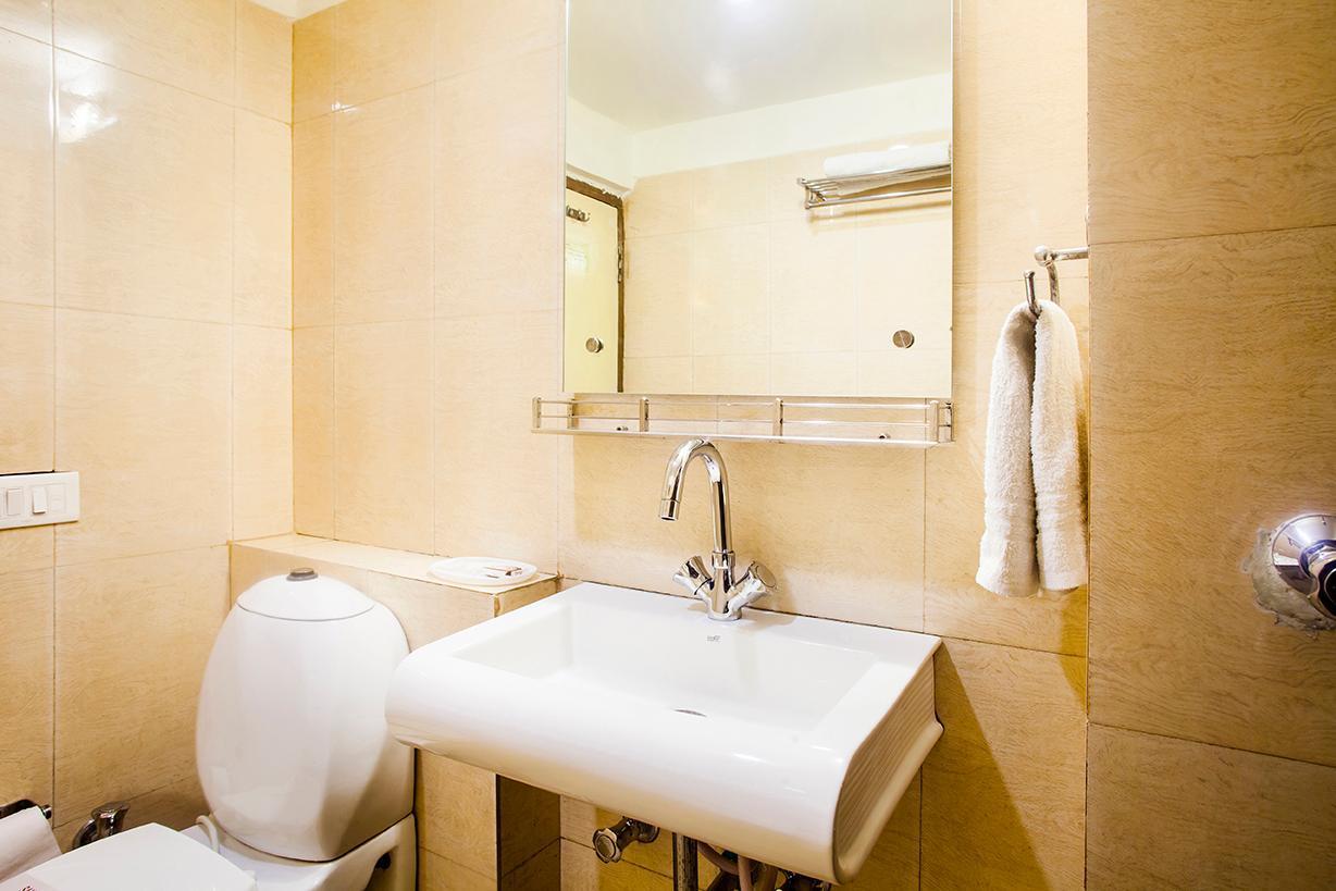 Hotel Poonam Plaza Агра Екстериор снимка