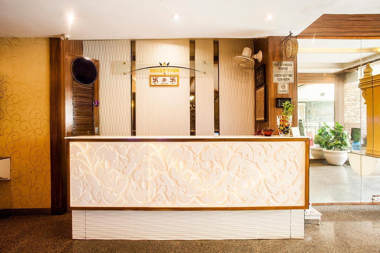 Hotel Poonam Plaza Агра Екстериор снимка
