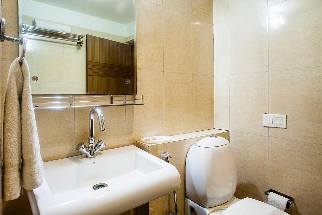 Hotel Poonam Plaza Агра Екстериор снимка