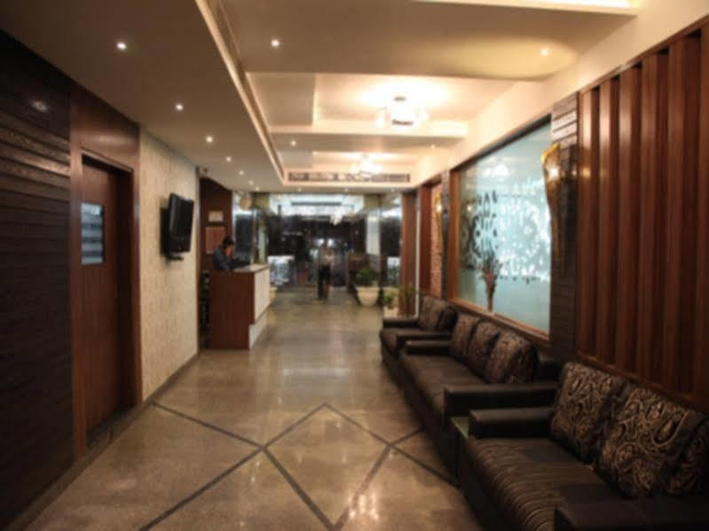 Hotel Poonam Plaza Агра Екстериор снимка